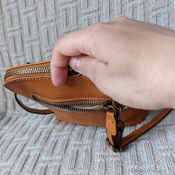 SOLD - Pratesi Firenze Crossbody Bag - EUC - Picture 7 of 16